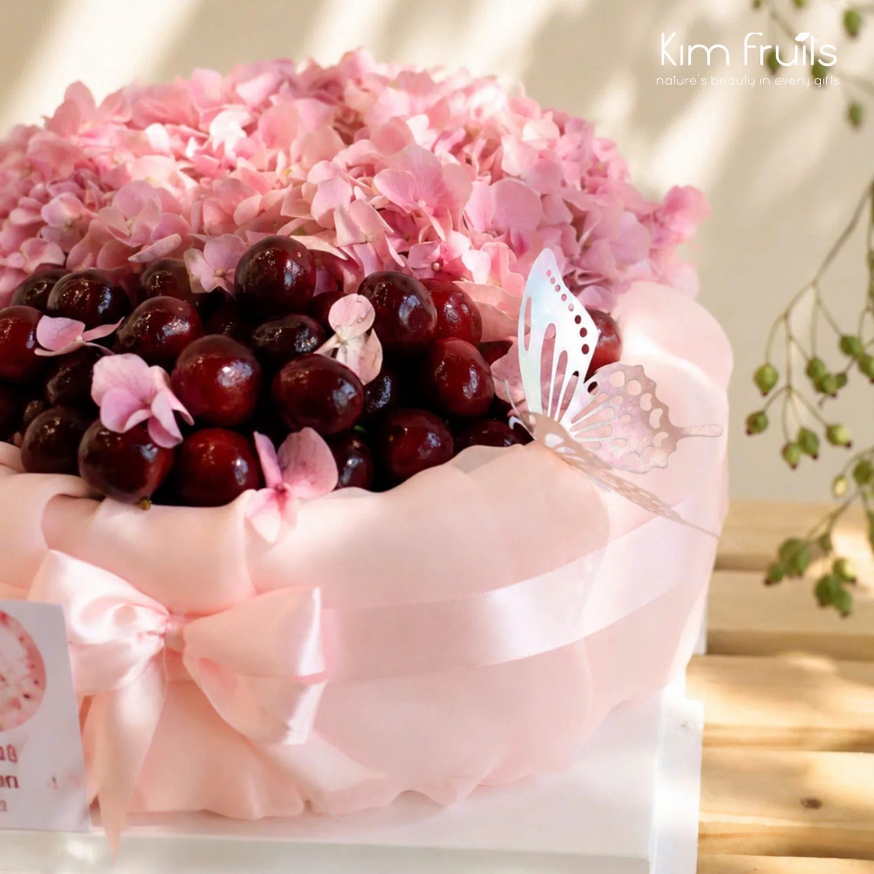 01-Giỏ Sinh nhật Full Tú cầu và Cherry Mỹ