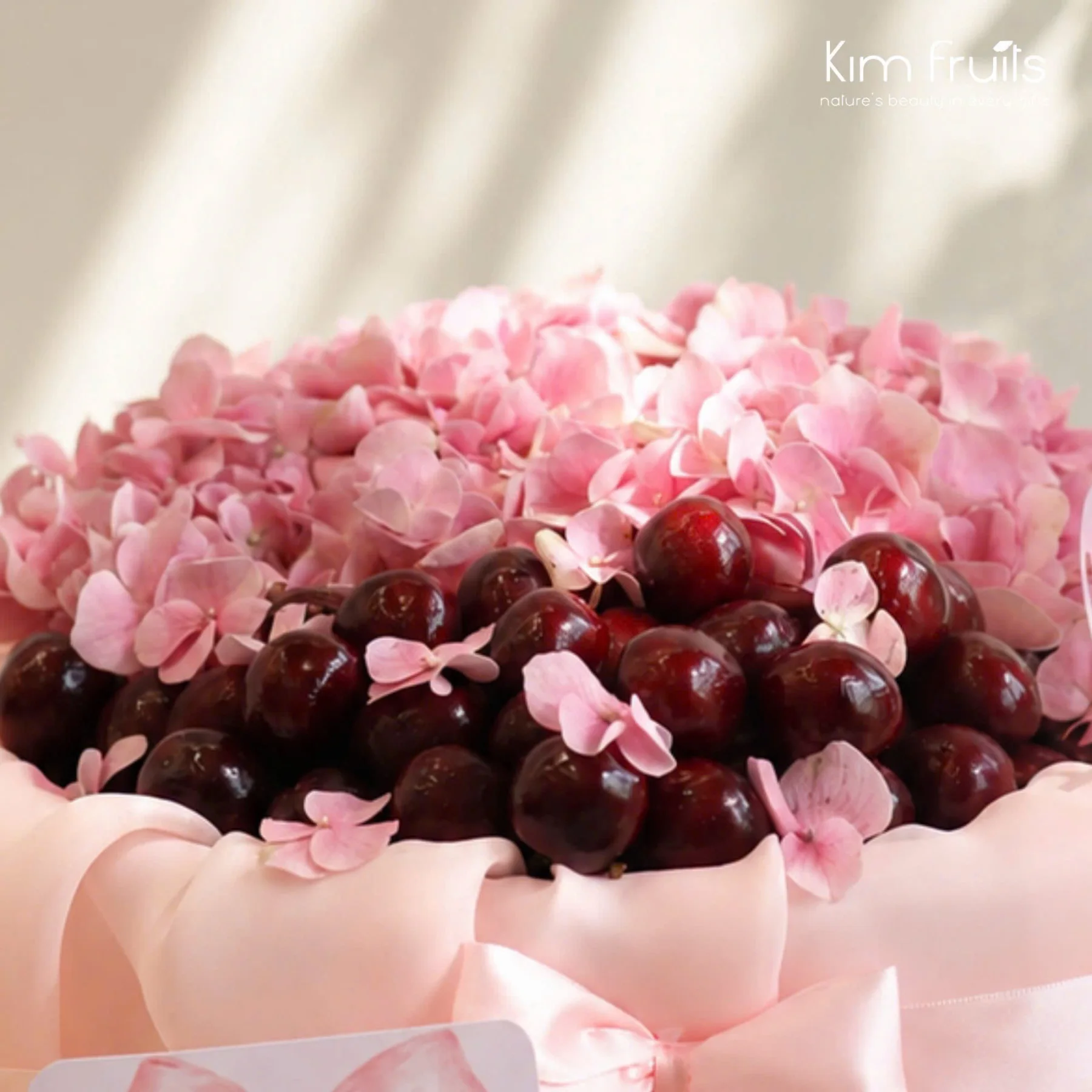 01-Giỏ Sinh nhật Full Tú cầu và Cherry Mỹ